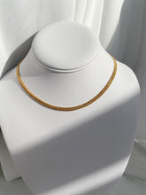 Load image into Gallery viewer, Detailed Gold Necklace
